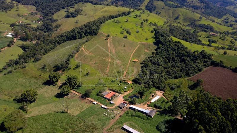 Vista aérea de propriedade