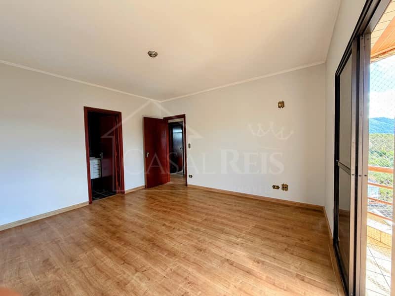 Quarto vazio com piso