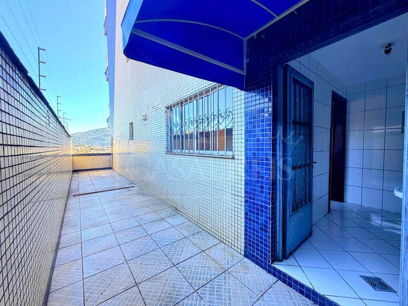 Área externa com piso e