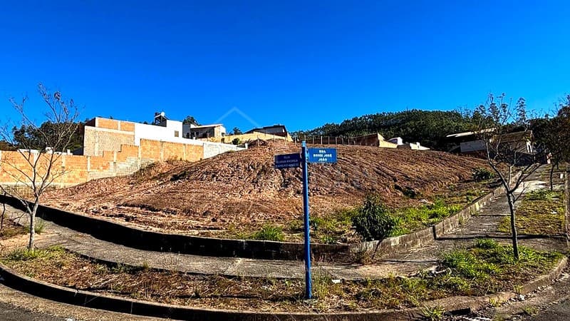 Terreno em aclive com