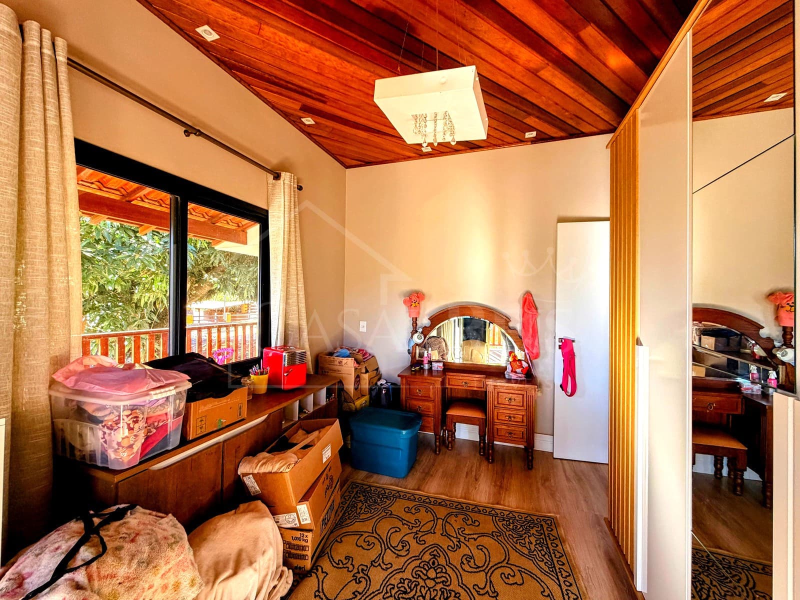 Quarto com t