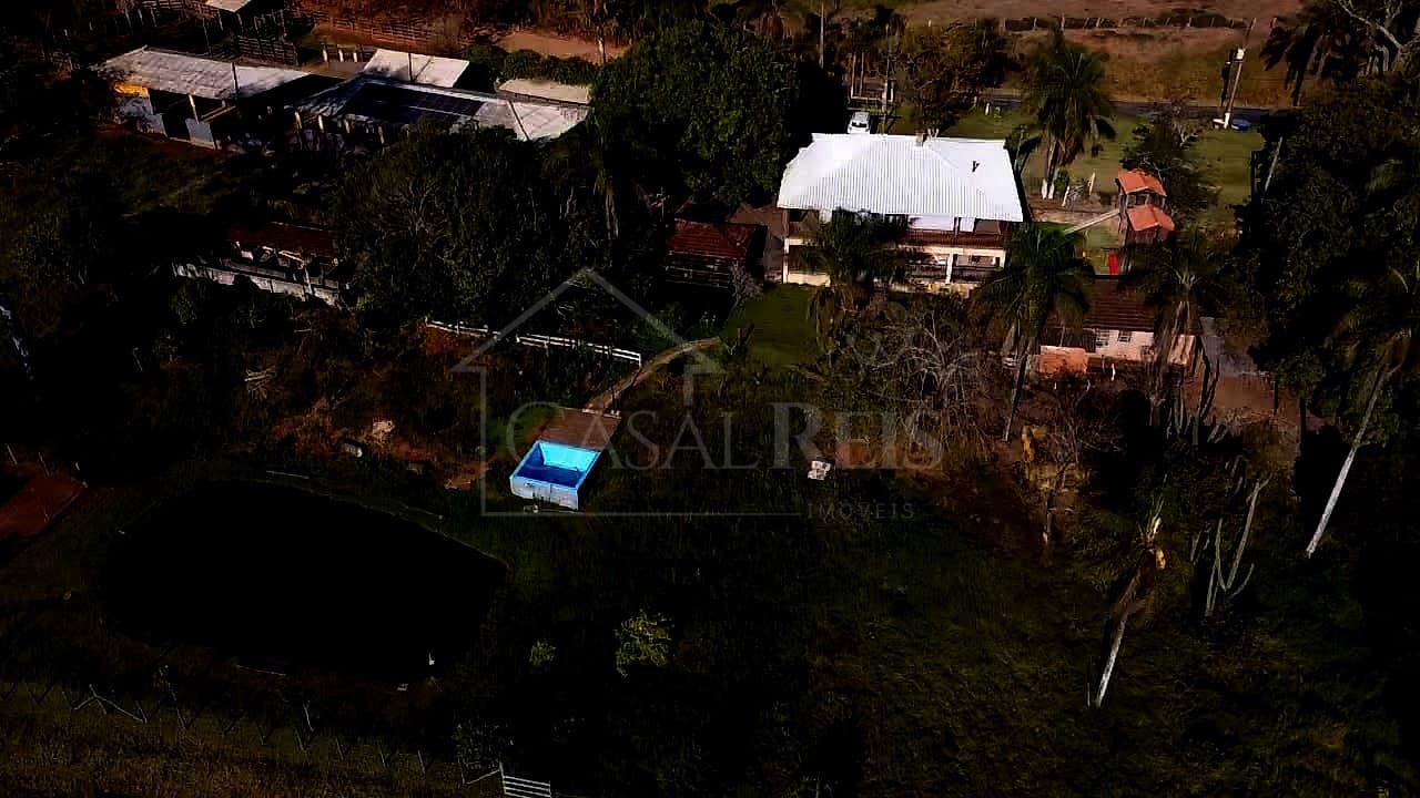 Vista aérea de propriedade rural com