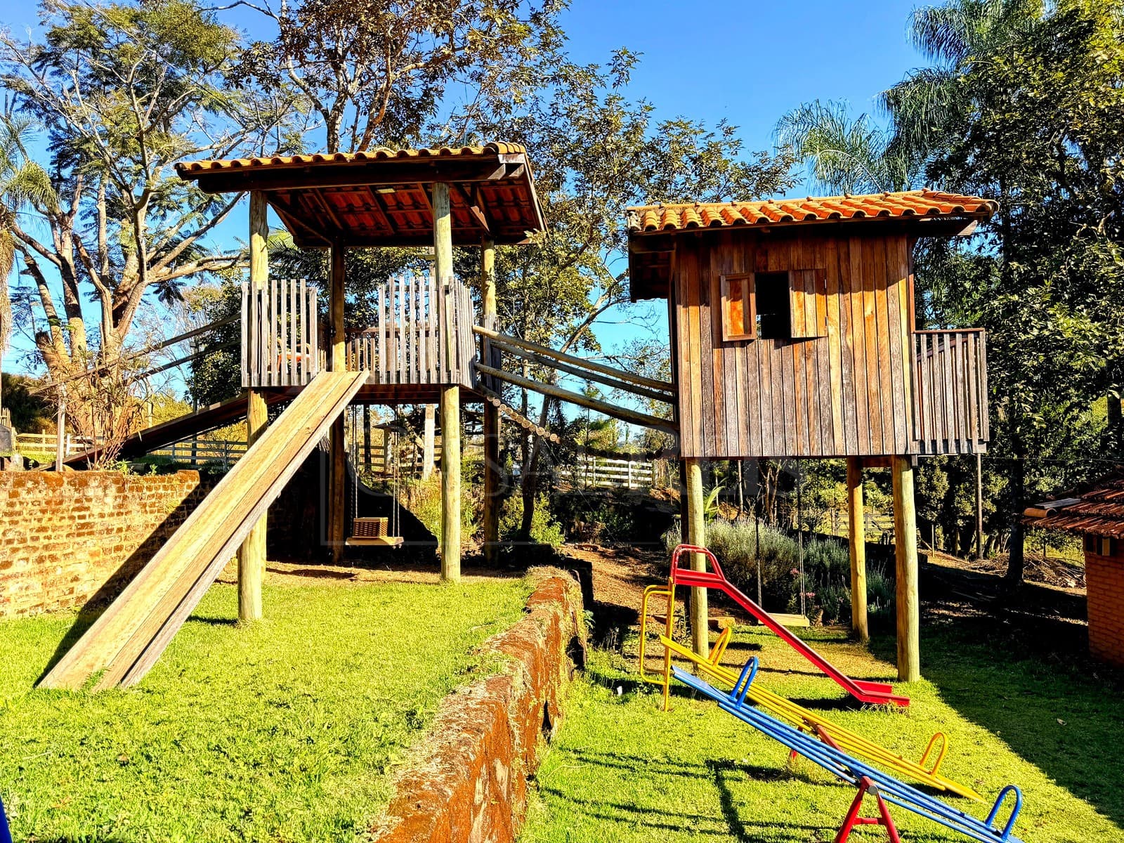 Área externa com playground