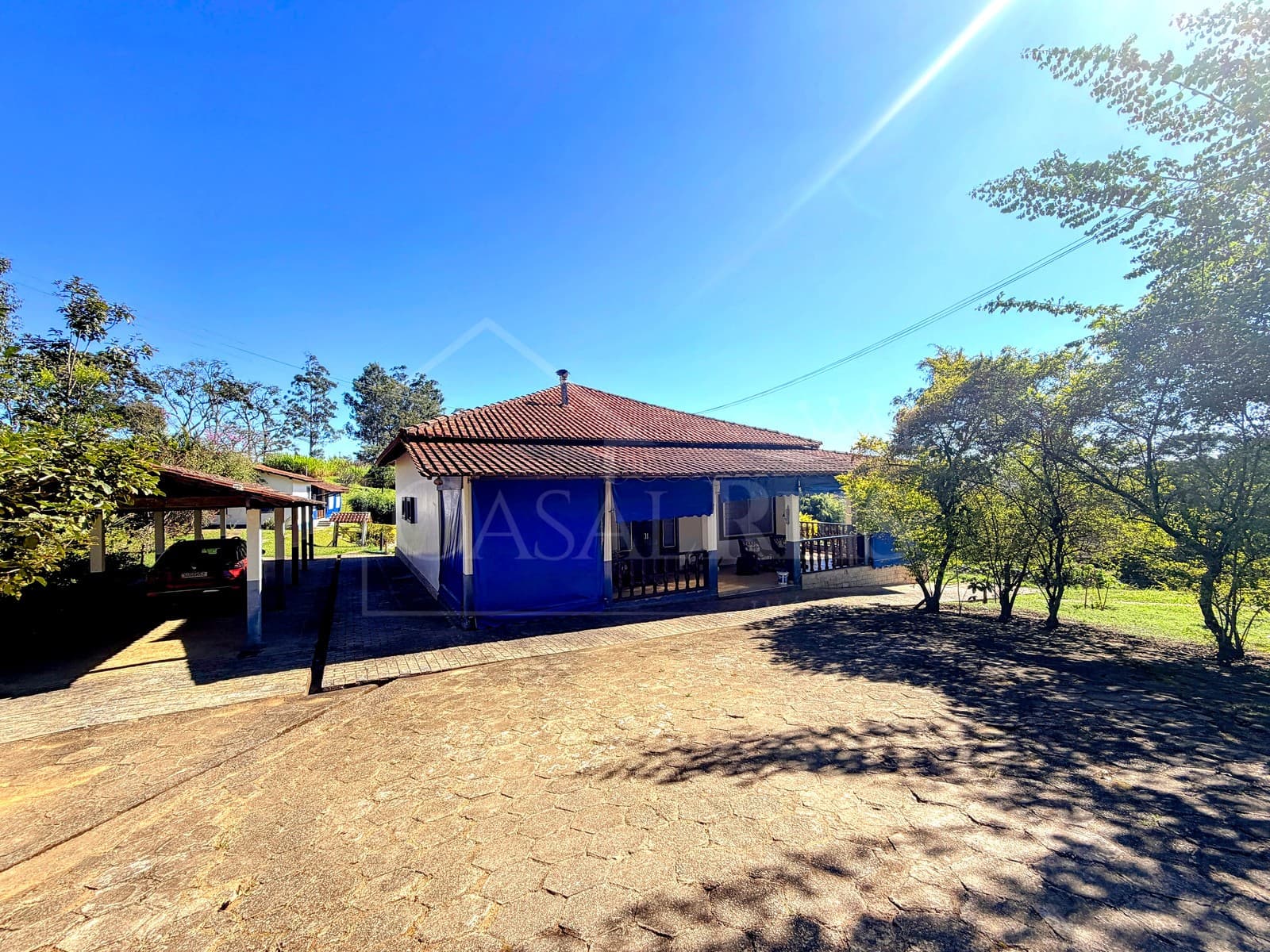 Fachada de casa com tel