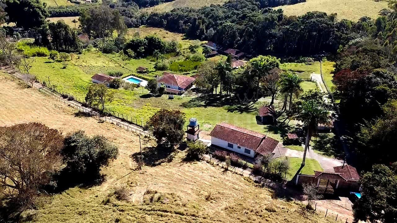 Vista aérea de sítio com